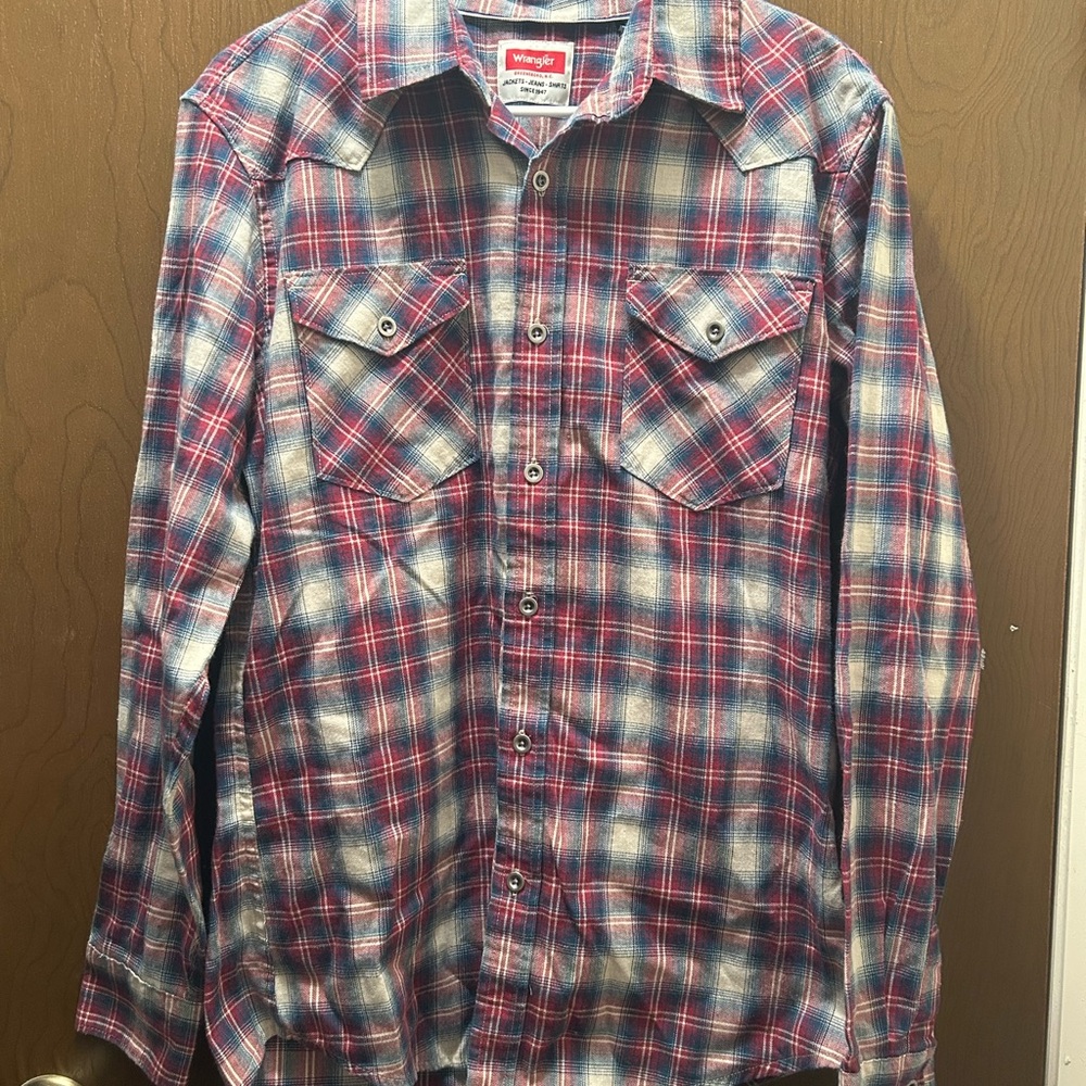 Wrangler Men’s Long Sleeve Red/Blue Plaid Button Up Shirt Silver Buttons Size M